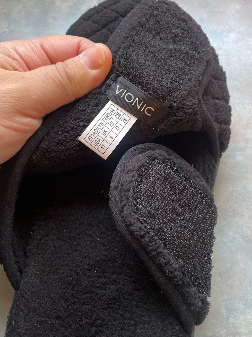 Vionic Women's Quilted Black Slip-On Slippers - Picture 2 of 8